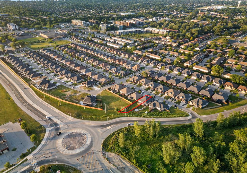 3237-seville-windsor-ontario-26016179