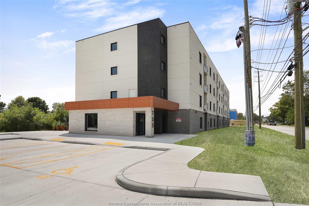 705-grand-marais-windsor-ontario-26016189