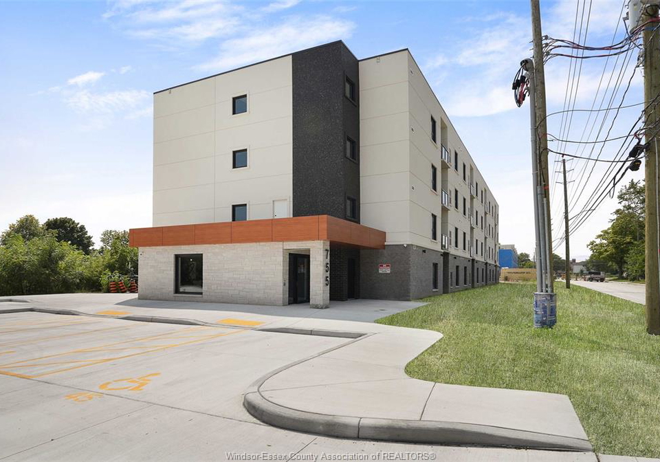 705-grand-marais-windsor-ontario-26016189