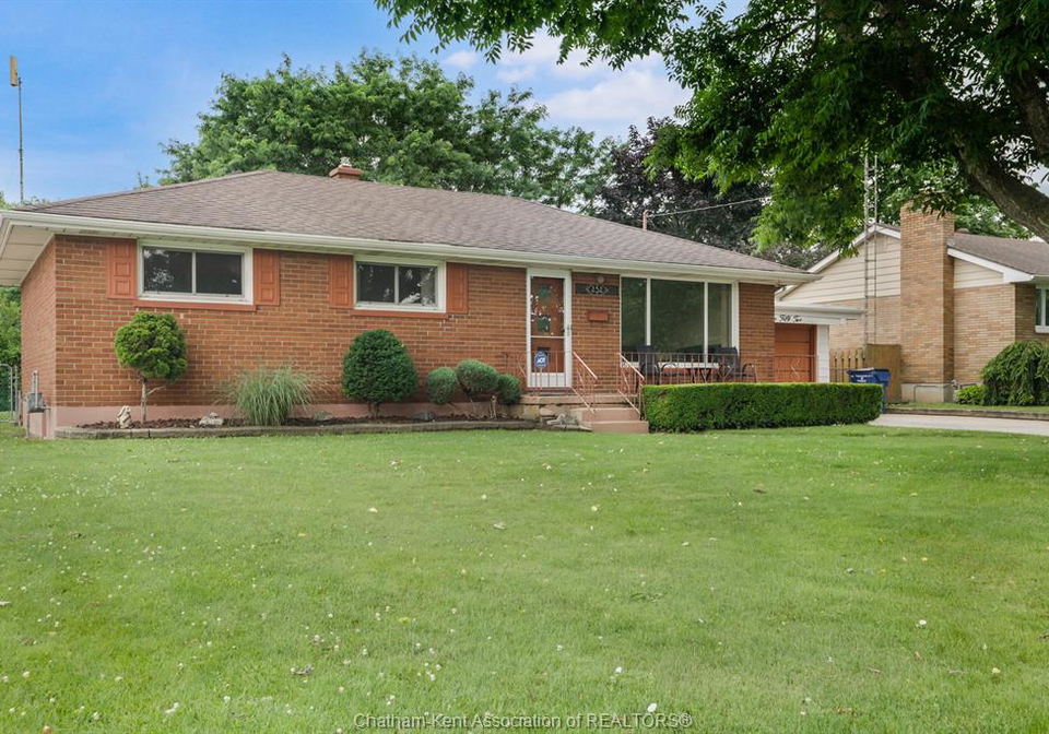 252-tweedsmuir-avenue-east-chatham-ontario-26016222