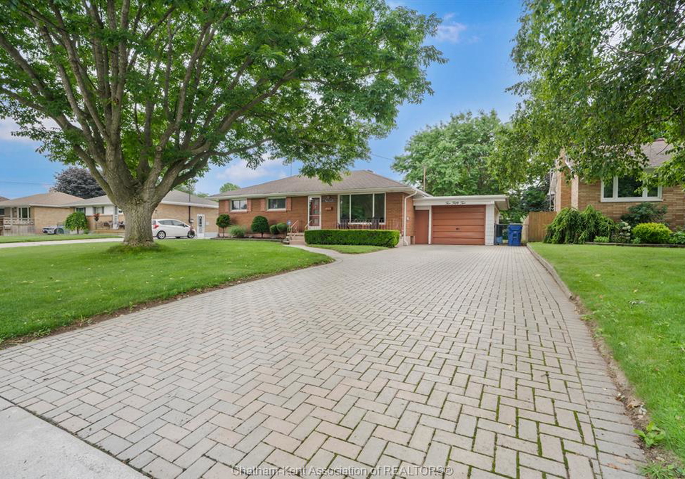 252-tweedsmuir-avenue-east-chatham-ontario-26016222