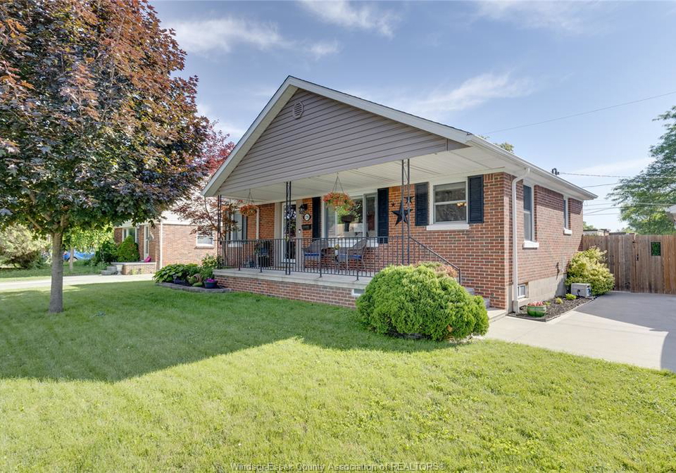2790-randolph-avenue-windsor-ontario-26016225