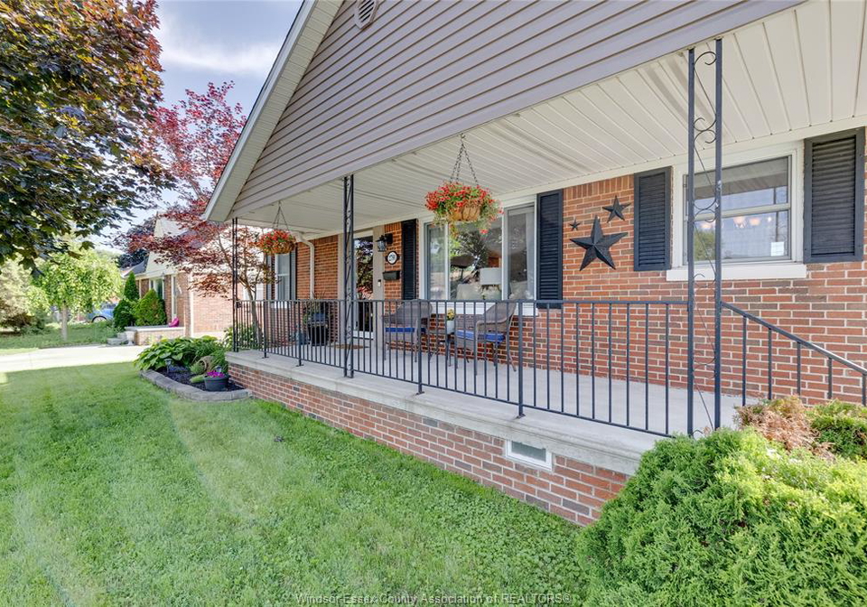 2790-randolph-avenue-windsor-ontario-26016225