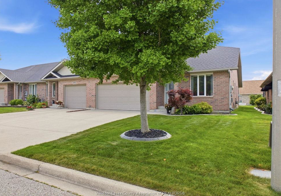 1973-venetian-avenue-windsor-ontario-26016227