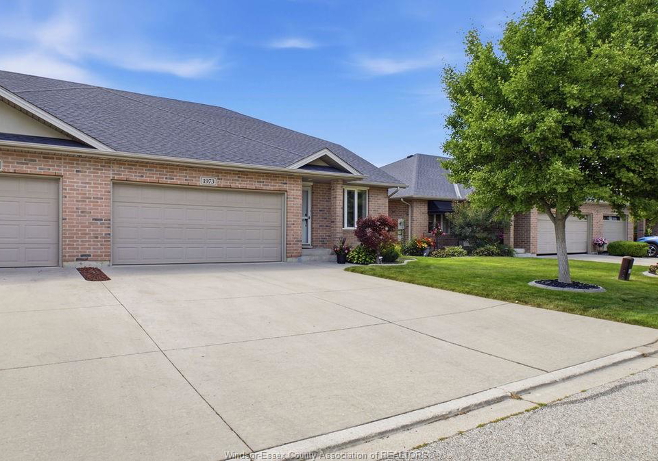 1973-venetian-avenue-windsor-ontario-26016227