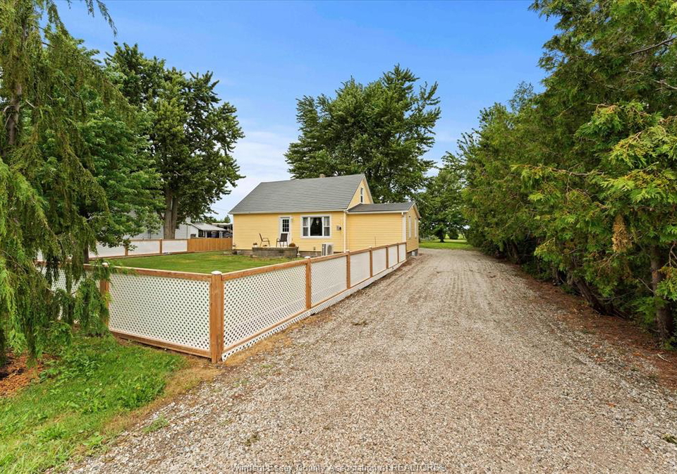 9755-gracey-side-road-comber-ontario-26016240