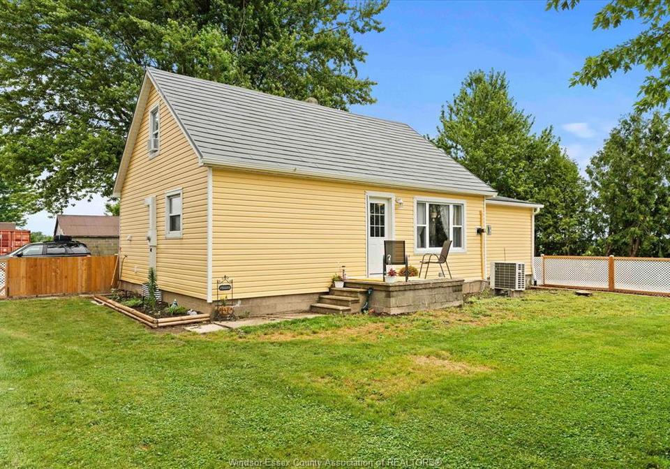 9755-gracey-side-road-comber-ontario-26016240