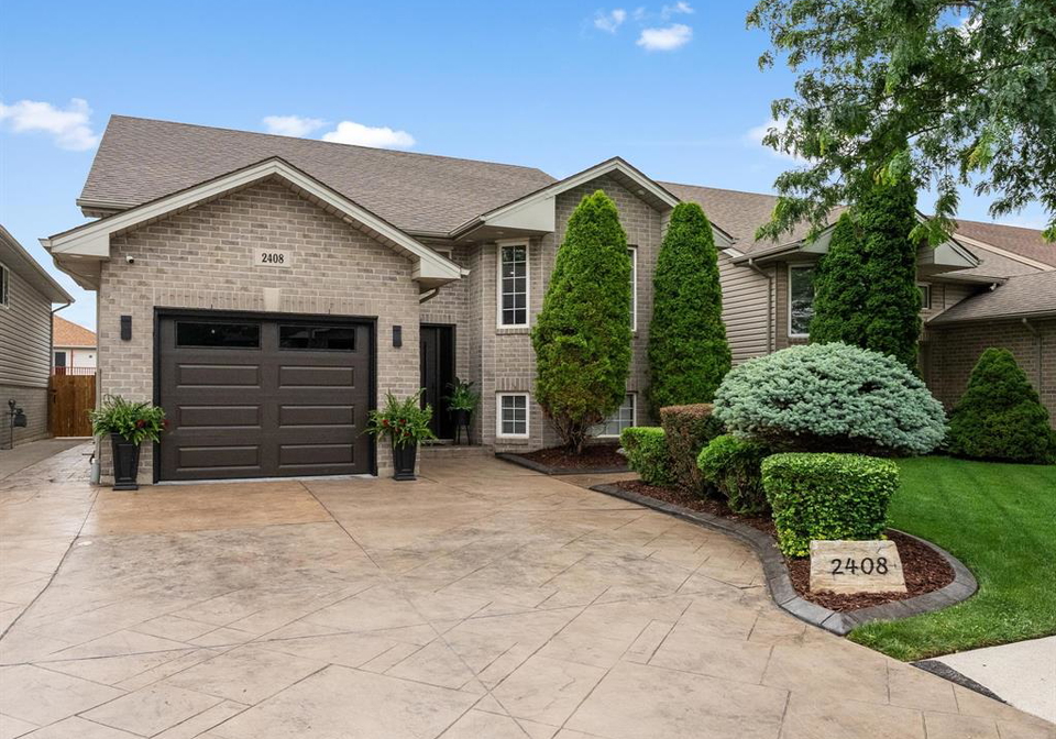 2408-waterford-avenue-windsor-ontario-26016246