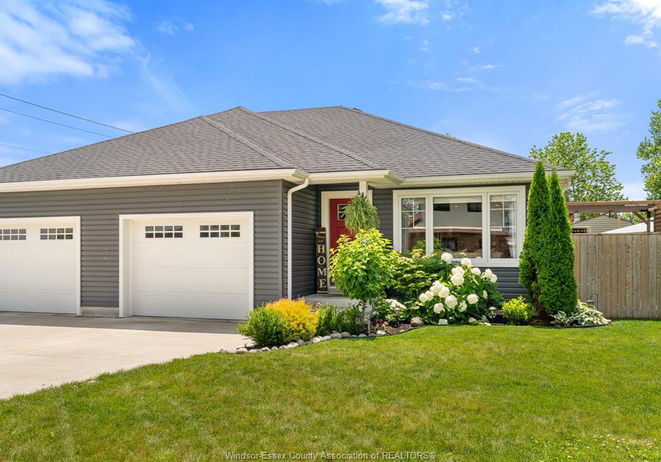 1023-oak-avenue-kingsville-ontario-26016279