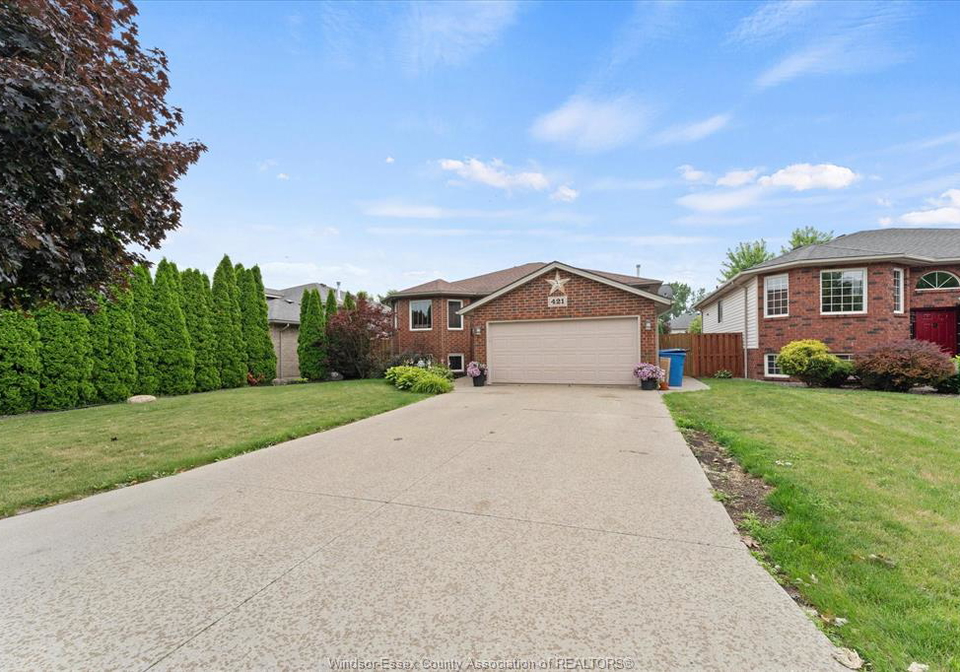 421-mclellan-amherstburg-ontario-26016304
