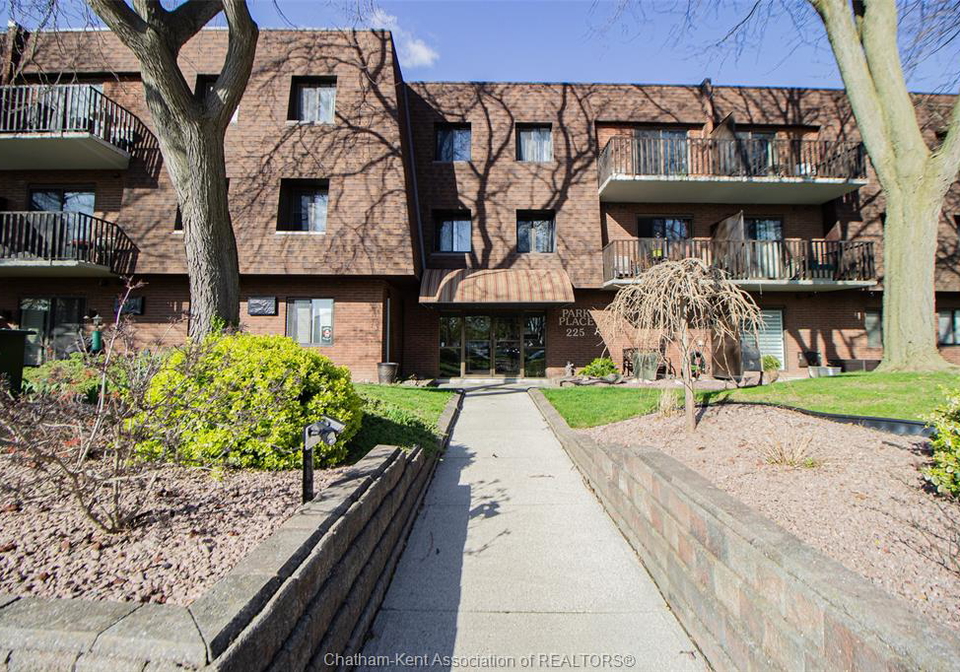 225-campus-parkway-chatham-ontario-26016312
