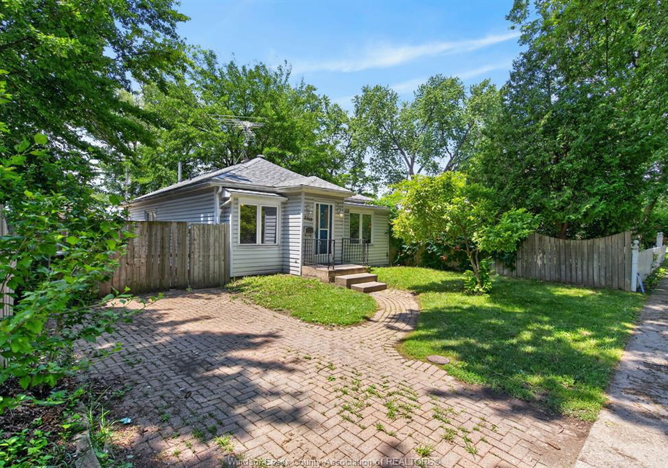 2315-charl-avenue-windsor-ontario-26016353