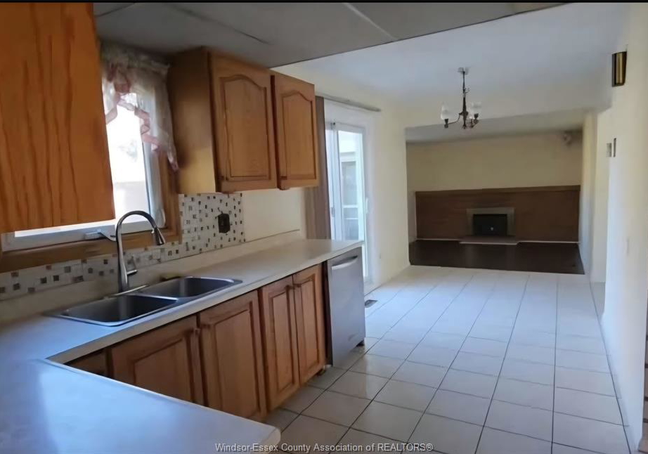 2722-sierra-drive-windsor-ontario-26016355