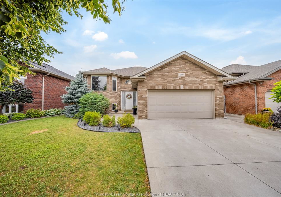 1409-katella-avenue-windsor-ontario-26016356