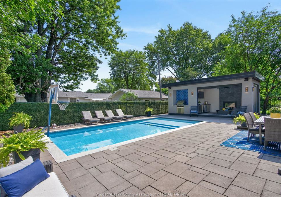 335-sacred-heart-drive-lasalle-ontario-26016394