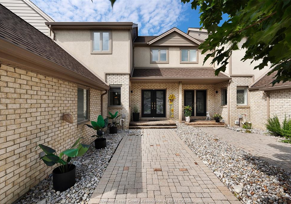 186-crystal-harbour-lasalle-ontario-26016407