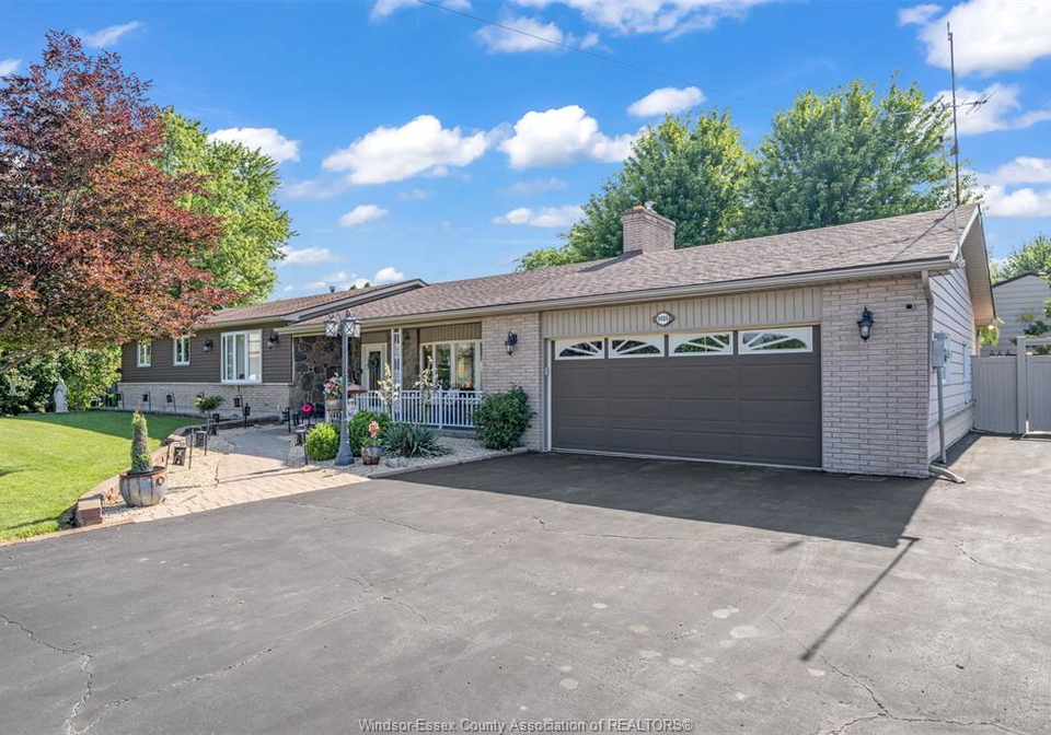 9525-walker-road-mcgregor-ontario-26016410