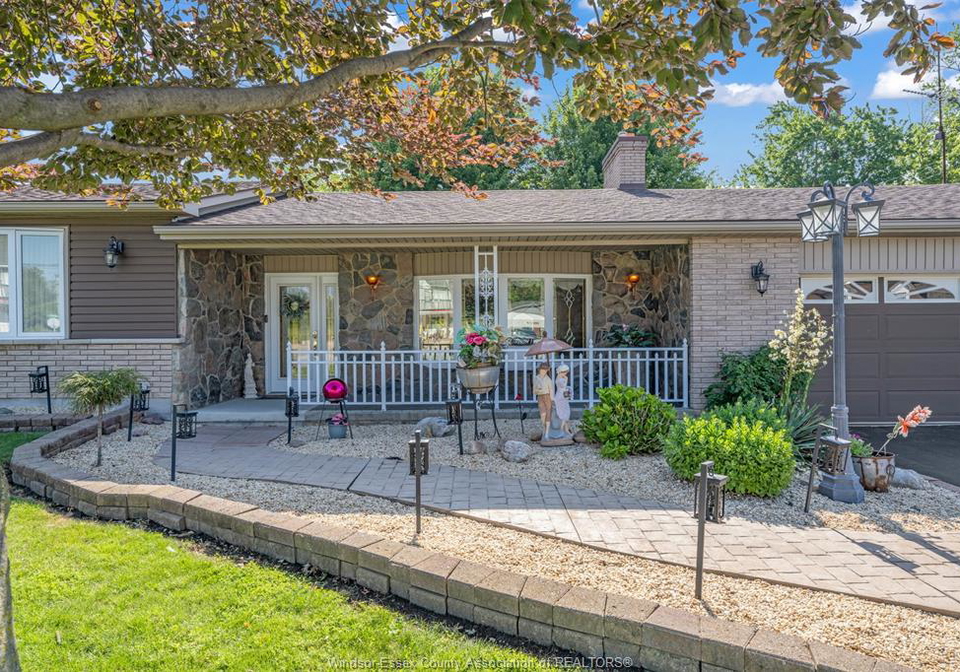 9525-walker-road-mcgregor-ontario-26016410