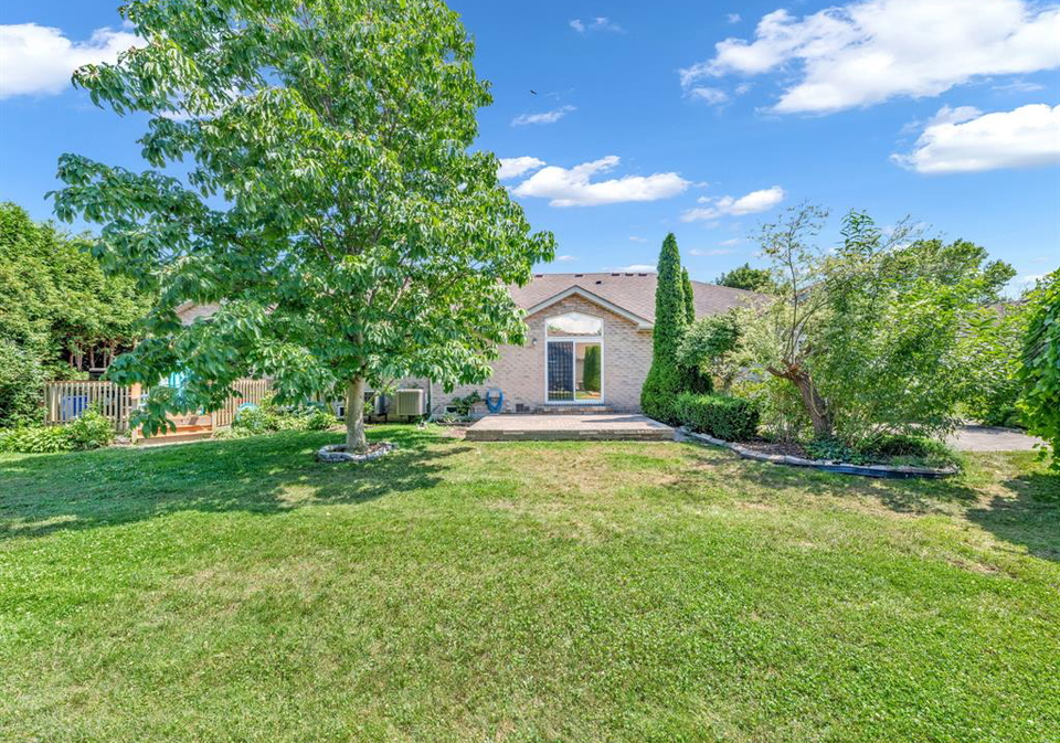 4568-brothers-court-windsor-ontario-26016424