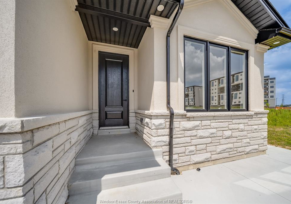 4519-valerio-crois-lasalle-ontario-26016456