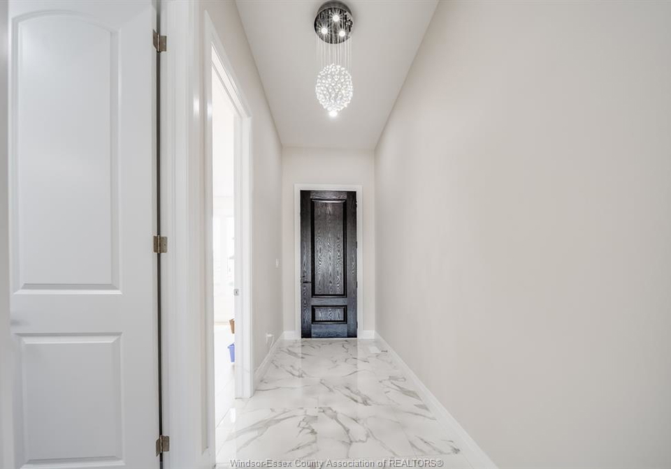 4519-valerio-crois-lasalle-ontario-26016456