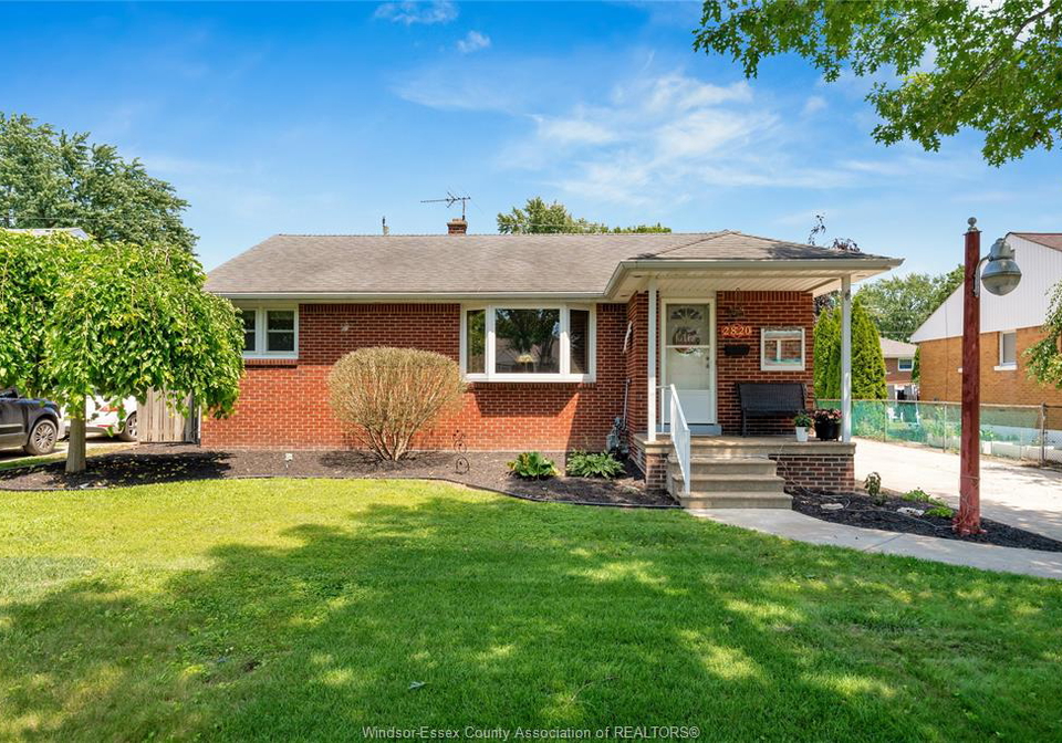 2820-askin-avenue-windsor-ontario-26016460