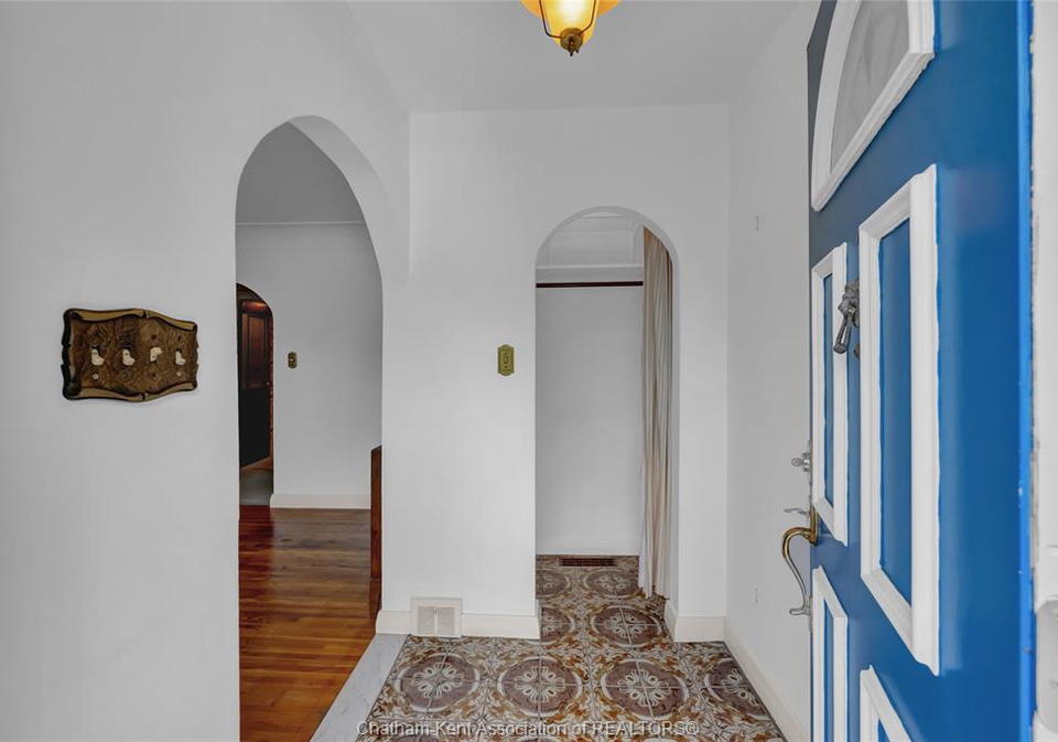 569-victoria-avenue-chatham-ontario-26016463