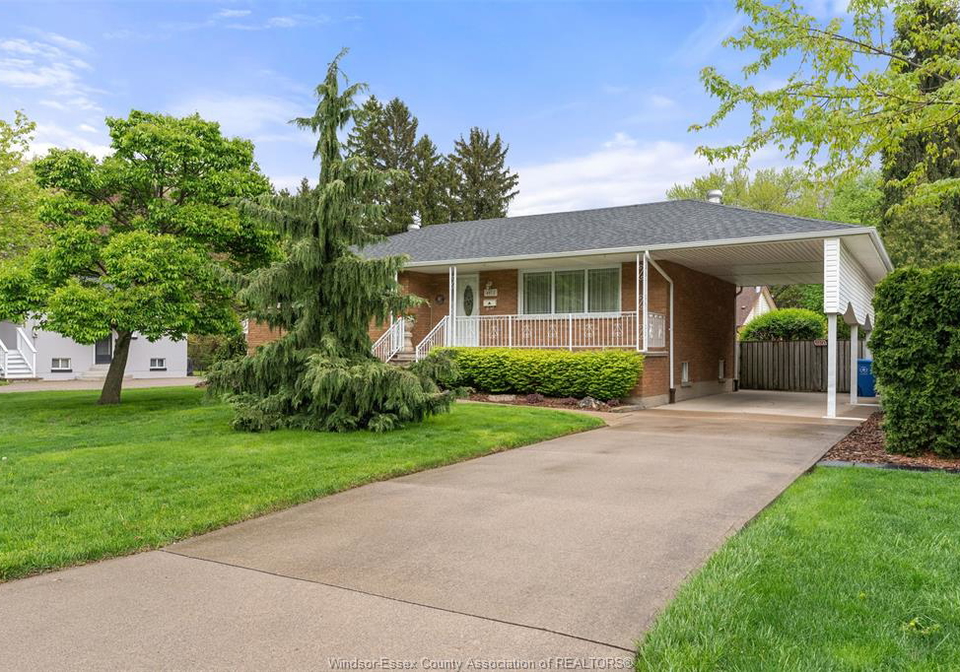 4018-casgrain-windsor-ontario-26016494