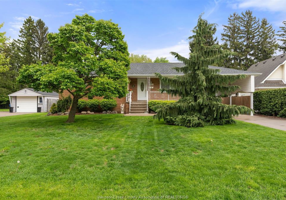 4018-casgrain-windsor-ontario-26016494