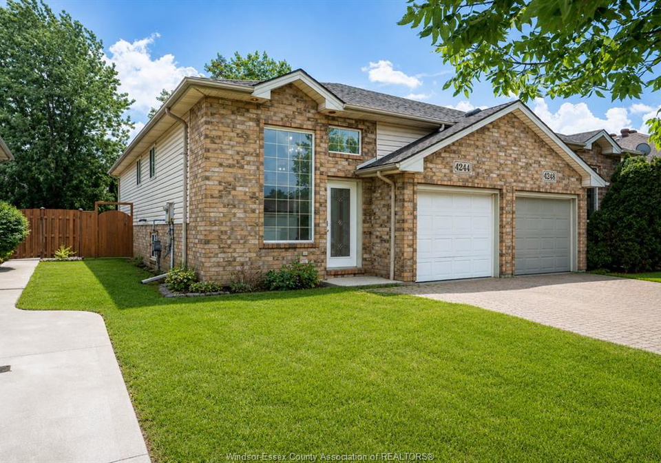 4244-old-west-windsor-ontario-26016498