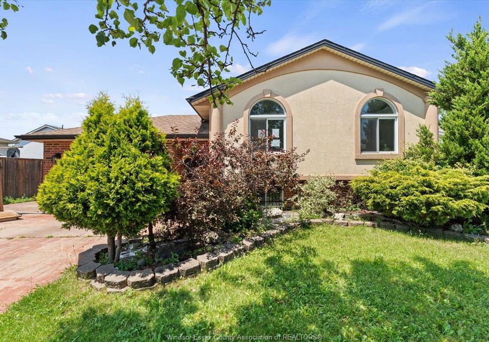 1320-hansen-crescent-windsor-ontario-26016505