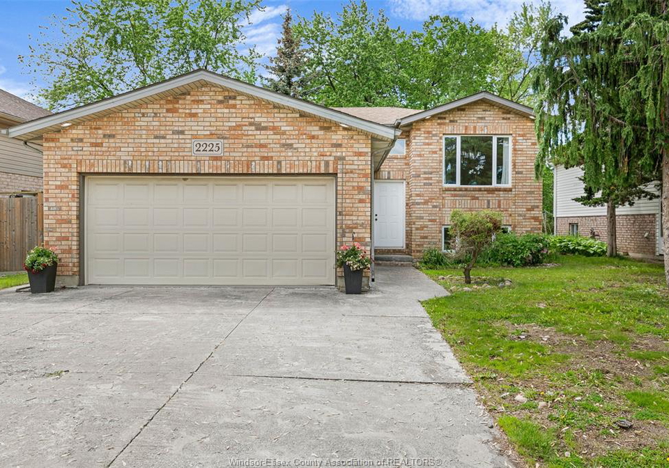 2225-longfellow-avenue-windsor-ontario-26016534