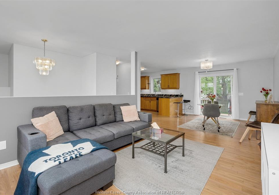 2225-longfellow-avenue-windsor-ontario-26016534