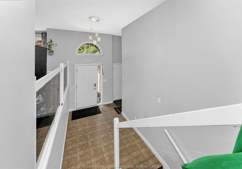 2156-dominion-boulevard-windsor-ontario-26016535
