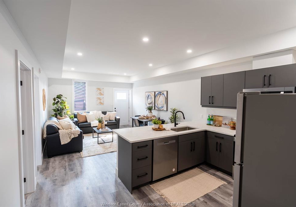 930-marion-windsor-ontario-26016541