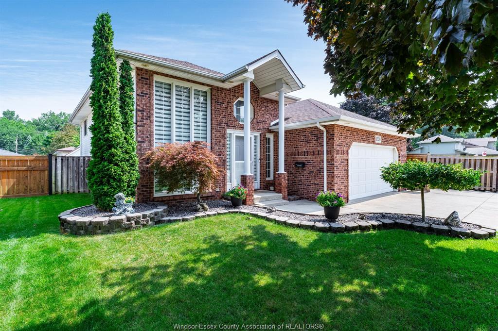 1520-maple-lasalle-ontario-26016545