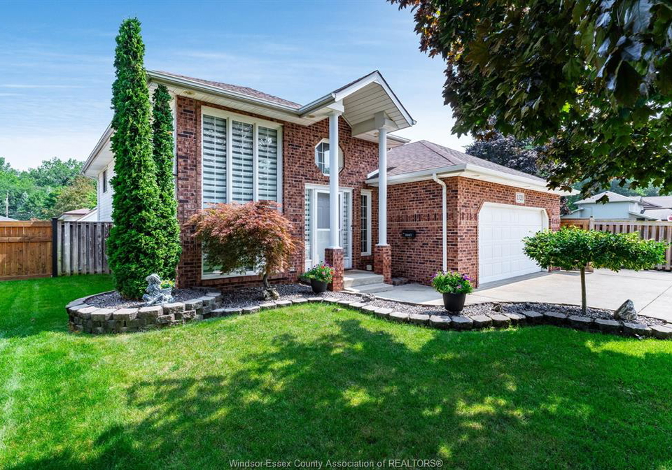 1520-maple-lasalle-ontario-26016545