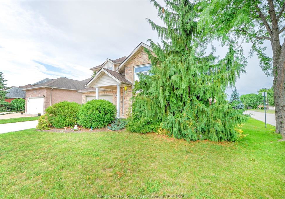 1051-cora-greenwood-windsor-ontario-26016552