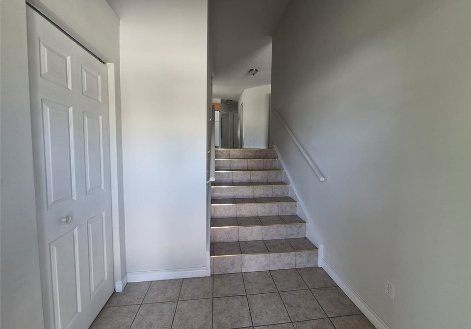 1756-daytona-avenue-windsor-ontario-26016553