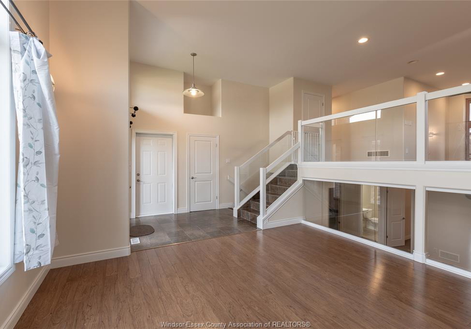 1364-matthew-crescent-lakeshore-ontario-26016571