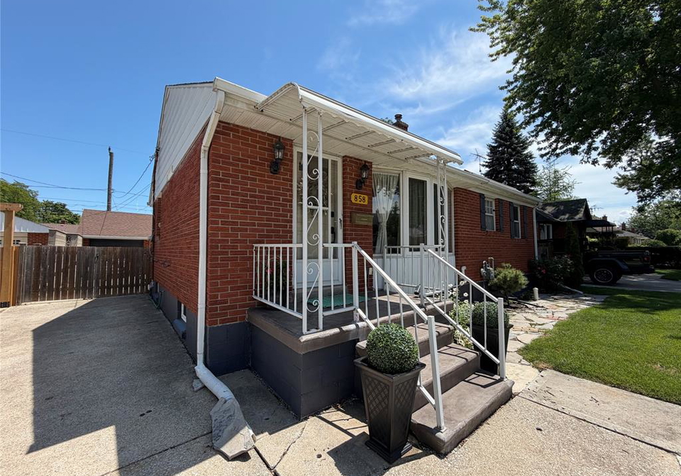 858-laporte-windsor-ontario-26016596
