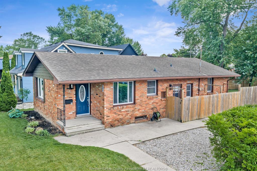 305-edgewater-boulevard-tecumseh-ontario-26016602