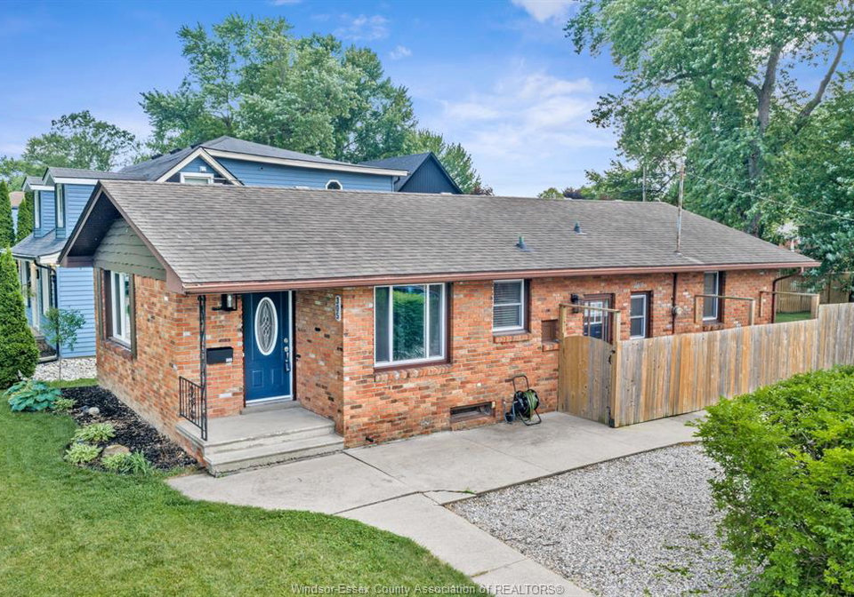 305-edgewater-boulevard-tecumseh-ontario-26016602