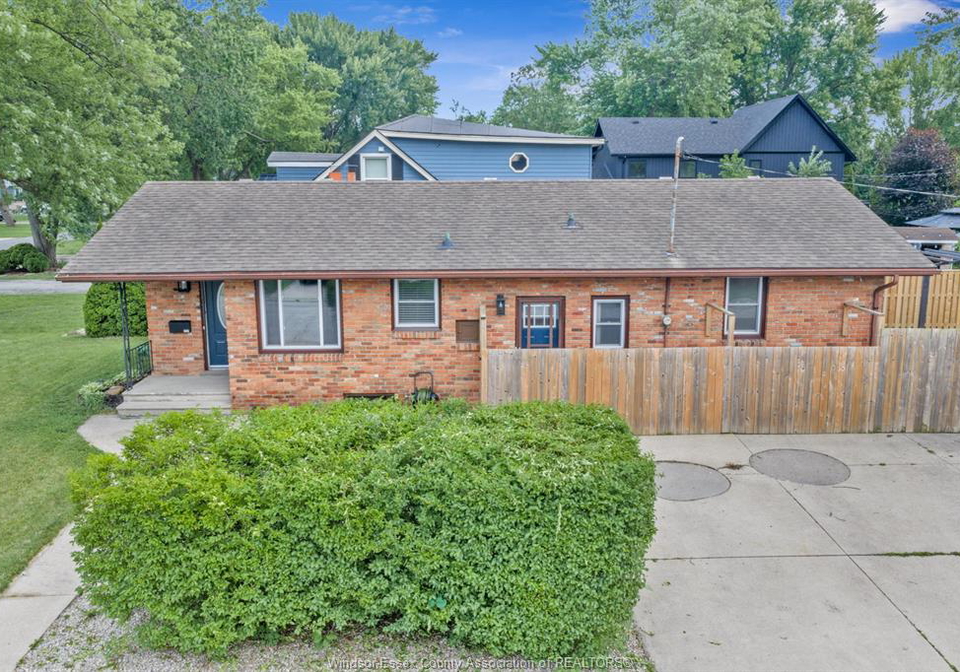 305-edgewater-boulevard-tecumseh-ontario-26016602