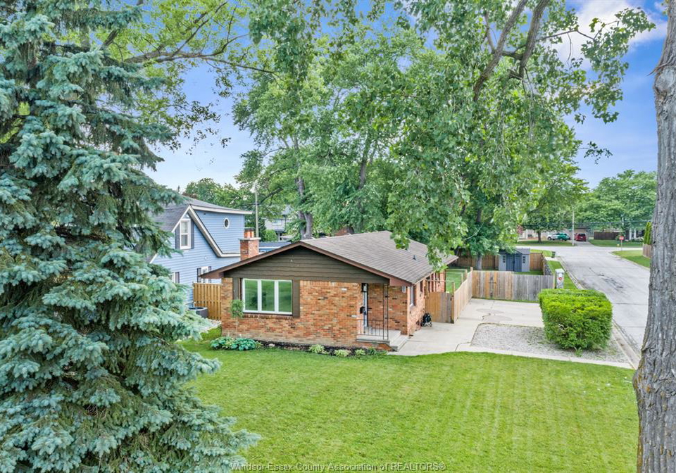 305-edgewater-boulevard-tecumseh-ontario-26016602