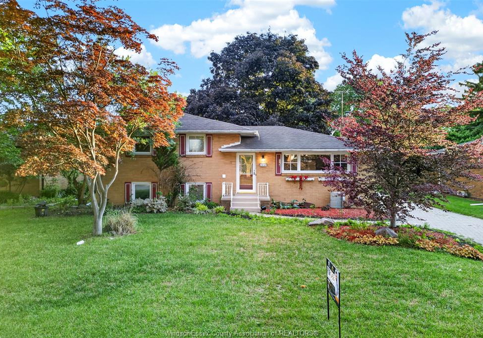 2445-everts-windsor-ontario-26016623