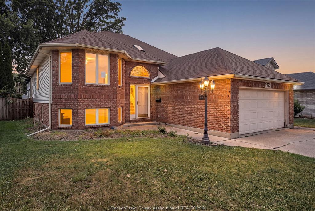 2525-strawberry-drive-tecumseh-ontario-26016633