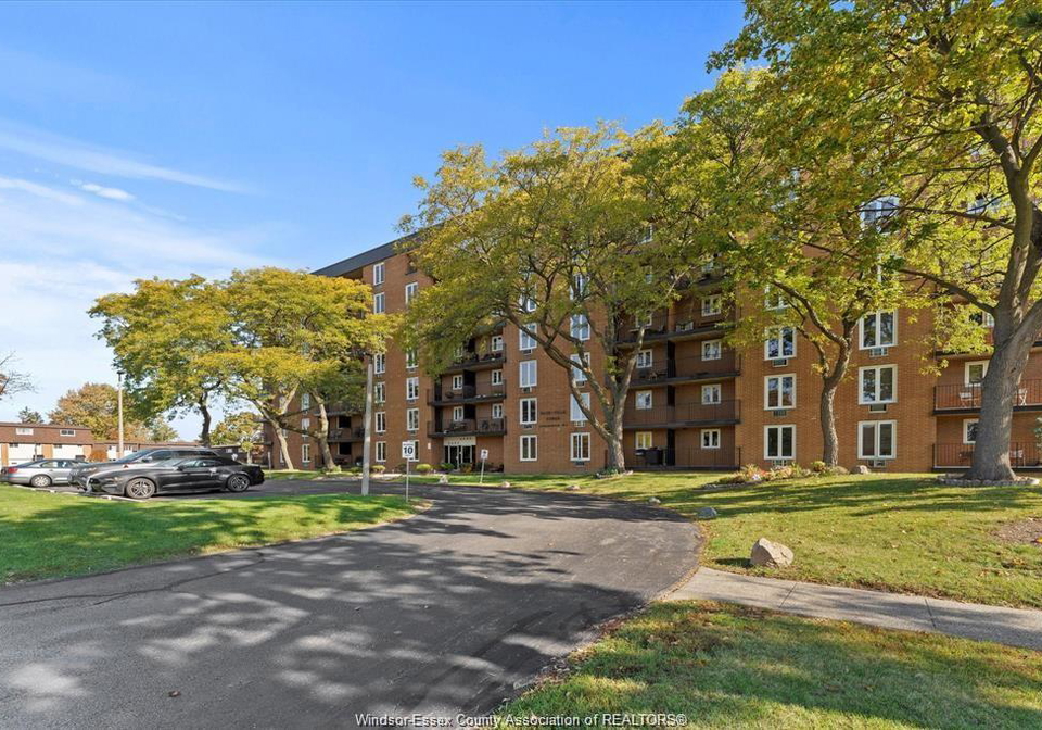 6574-thornberry-crescent-windsor-ontario-26016638
