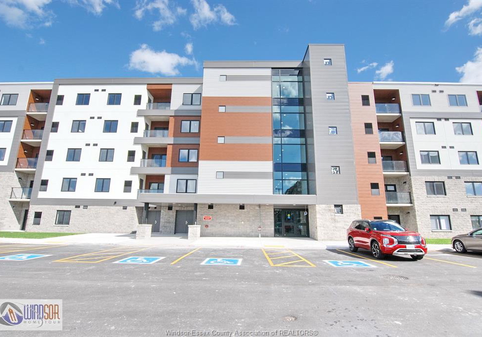 2550-sandwich-west-parkway-lasalle-ontario-26016650