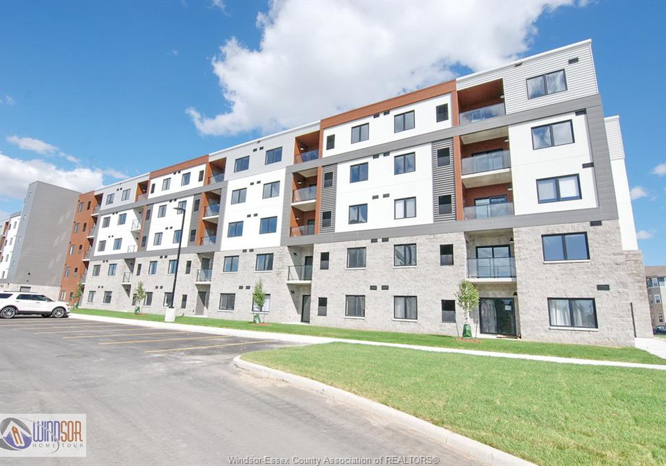 2550-sandwich-west-parkway-lasalle-ontario-26016650